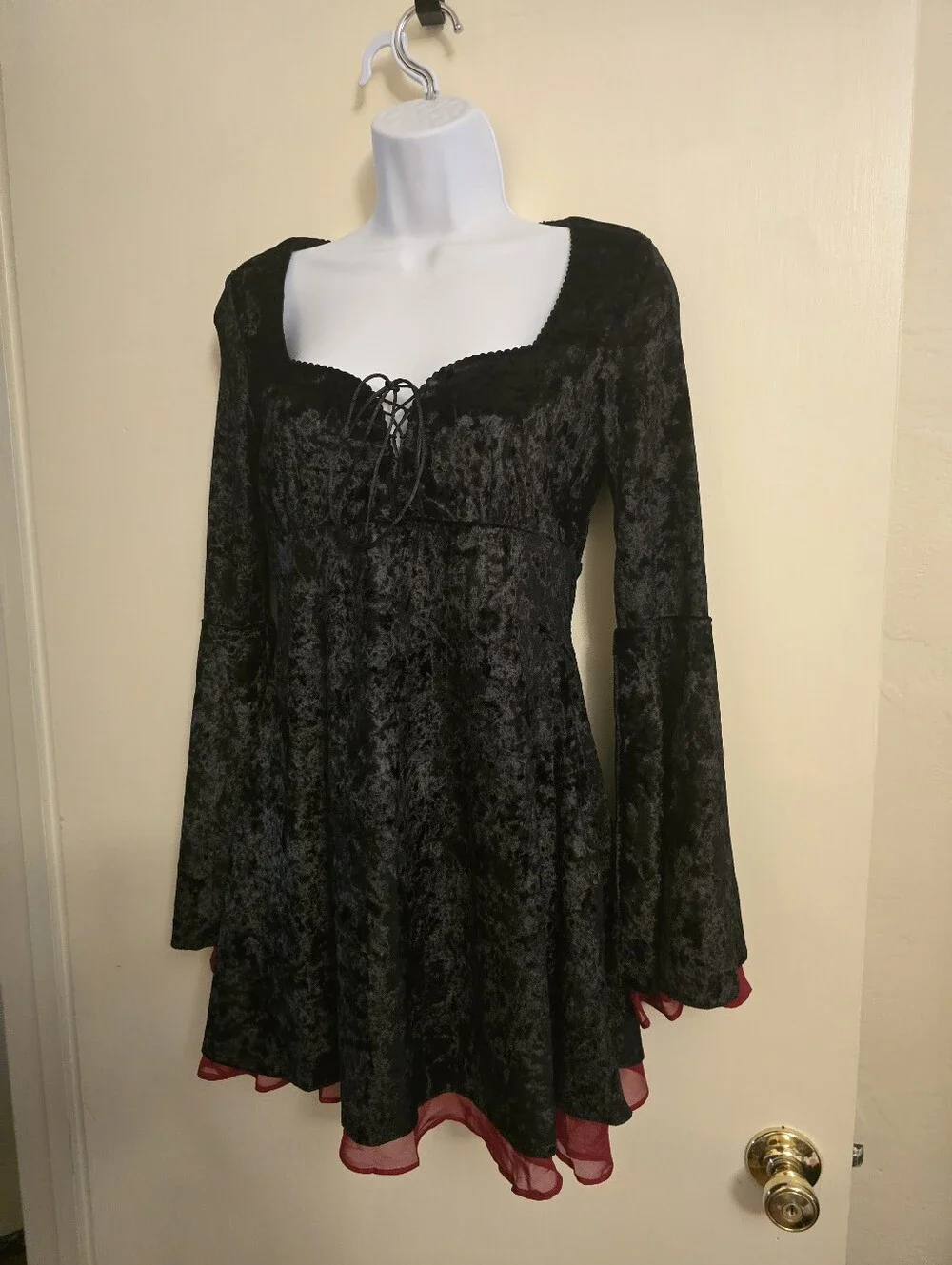 NWT Dolls Kill House of Widow Black Crushed Velvet Lace-Up Bell Sleeve Gothic S - Picture 3 of 8
